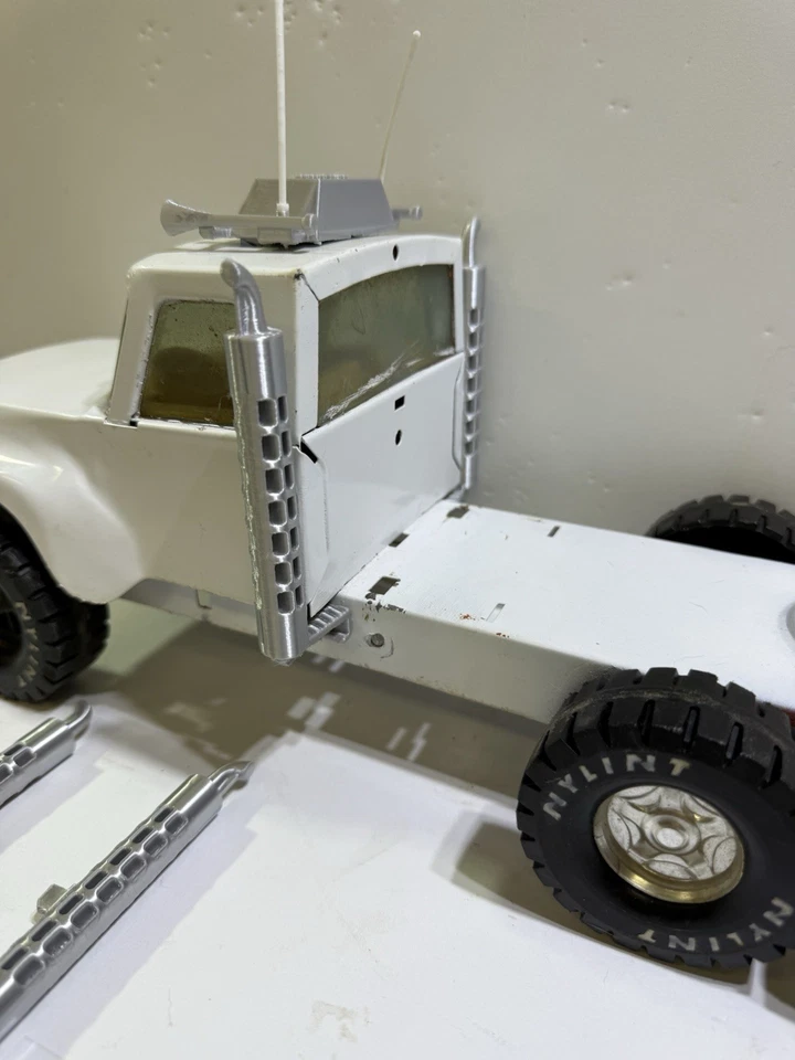 2 new silver mufflers Nylint Pressed Steel semi tuck. Tractor trailer - Image 4 of 4