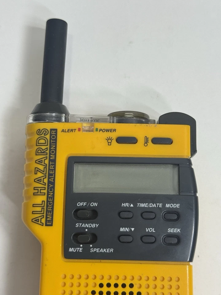 Oregon Scientific Emergency Alert Monitor All Hazards NOAA Weather Radio WR-8000 - Image 2 of 4