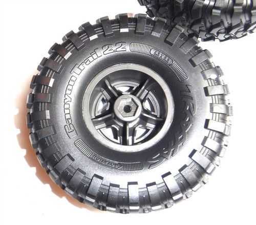 Neumáticos deportivos TRAXXAS TRX4 High Trail con llantas azules - Imagen 4 de 4
