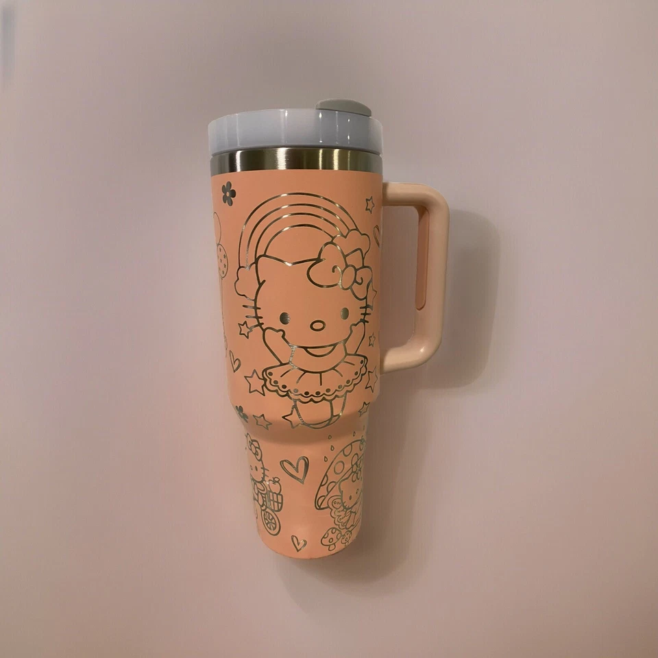 Vaso grabado personalizado de 40 oz Sanrio Hello Kitty en rosa crepúsculo Foto 3 de 4