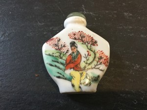 VINTAGE ORIENTAL SNUFF/PERFUME BOTTLE WITH STOPPER/SPATUL