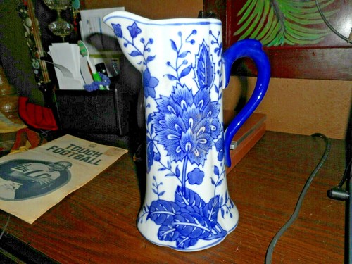 Porcelain Blue & White Wall Pocket Vase Wall Decoration Formalities by Baum Bros - 第 1/12 張圖片