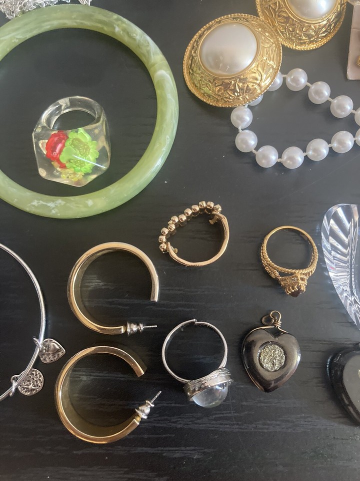 mixed lot of jewelry vintage Lisner, Waterford, worthington, Many