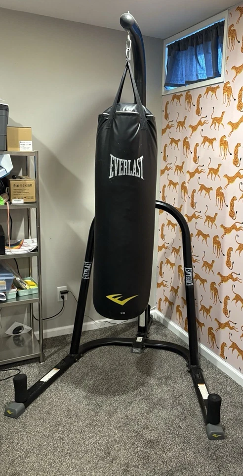 Everlast Boxing Bag 100 Pounds With Stand. - Image 4 of 4