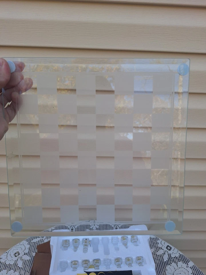 CONJUNTO DE XADREZ E DAMAS DE VIDRO 9,5 polegadas tabuleiro peças de vidro fosco e transparente - Imagem 3 de 4