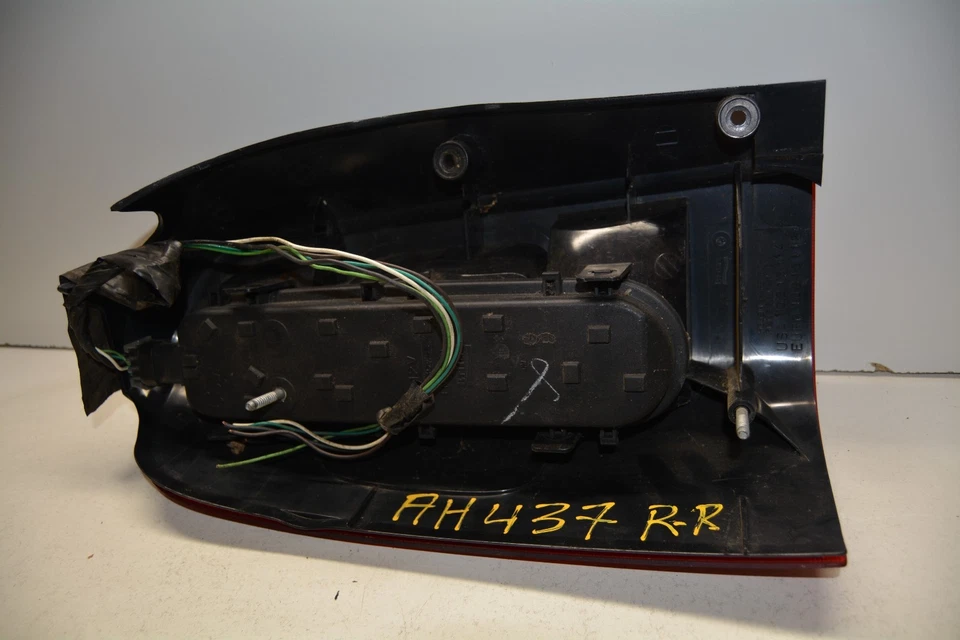 1997 - 2005 PONTIAC MONTANA VAN RIGHT SIDE TAIL LIGHT LAMP OEM, 166-01800 - Image 4 of 4