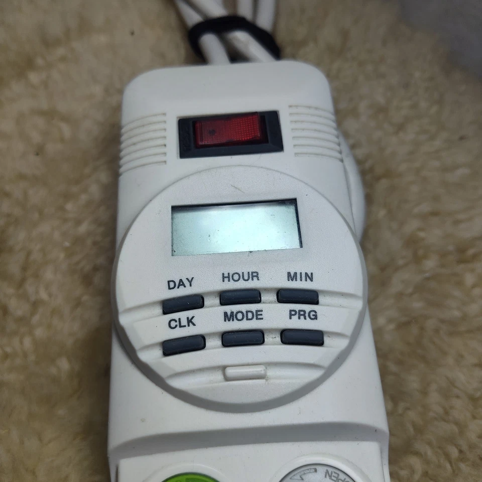 GE SURGE PROTECTOR 8-OUTLETS DIGITAL SURGE PROTECTOR WITH 7 DAY TIMER CONTROL - Image 2 of 4