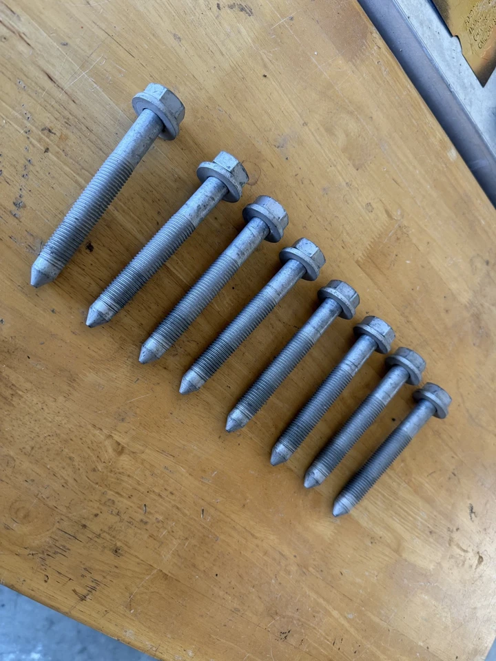 Dodge Ram 2500 3500 2019-2025 OEM camioneta pickup enganche de remolque receptor pernos de montaje Foto 2 de 3