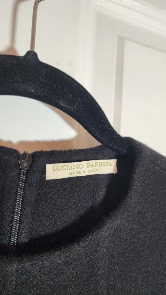 Top sin mangas Luciano Barbera 100 % cachemir Italia negro con cremallera trasera talla 8. Aprox Foto 2 de 4