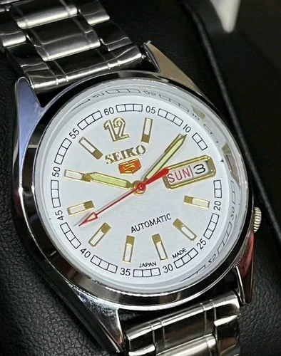 Refurbished Vintage Seiko 5 White Automatic: 17 Jewels Day Date Men's Watch 37MM
