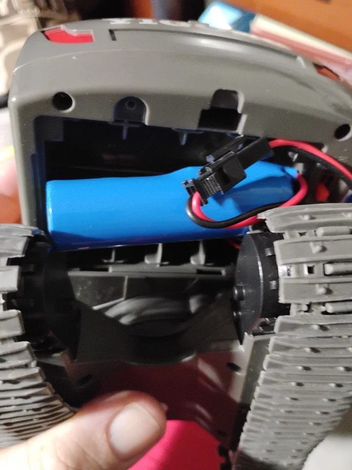 YIGONG  Remote Control Excavator  16 Inch This Item Is Sold As Is See Pictures - Image 4 of 4