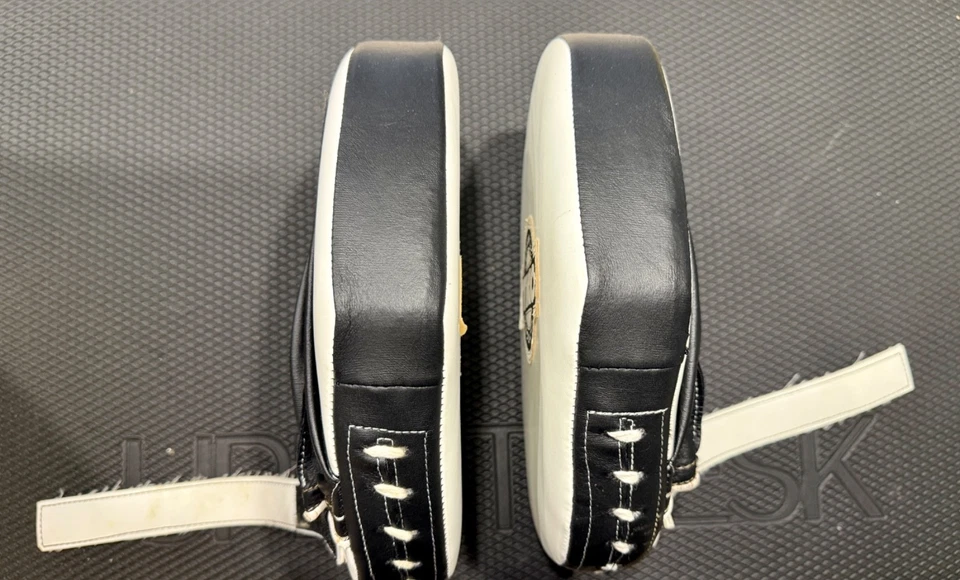 Боксерские ручные тренировочные перчатки для прицела — кожаные с ремешками для пальцев и запястья от TKO - Изображение 4 из 4