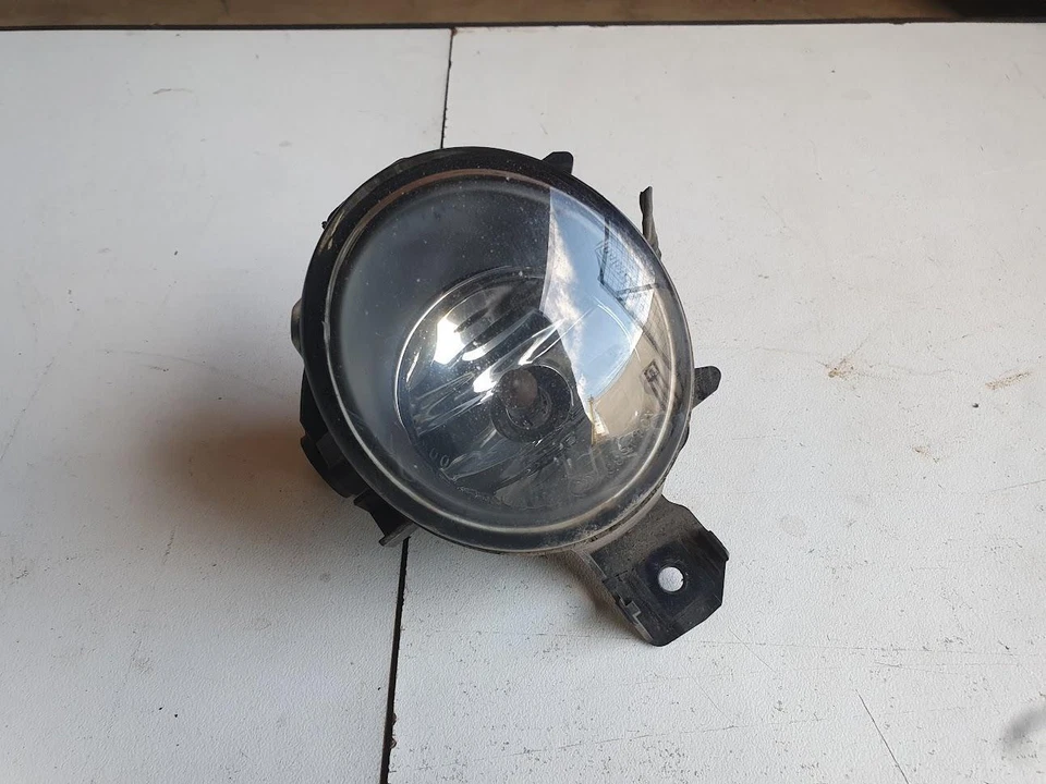 BMW X5 RIGHT INDICATOR  BUMPER FOGLAMP, E70, NON ADAPTIVE LAMP TYPE - image 4 of 4