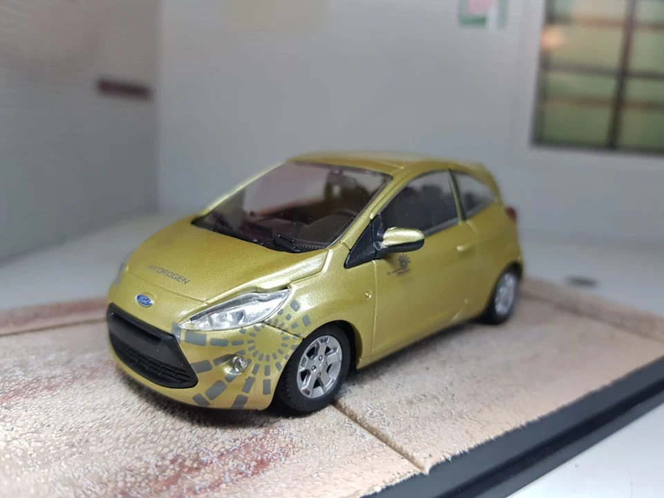 Ford Ka 2008 1:43 Mk2 Display Case B420 Gold Greene Planet James Bond Film - Image 2 of 4