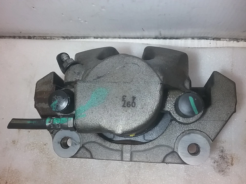 Суппорт правого переднего тормоза 3,0 л 6-цилиндровый турбонаддув 2014-2018 BMW X5 - Изображение 2 из 4