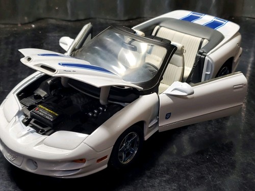Road Signature 1999 Pontiac Firebird Trans Am Barn Find 1:18 Scale Diecast Car - Picture 9 of 14