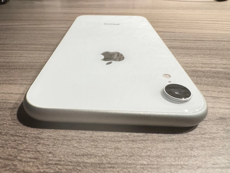 Apple iPhone XR - 128GB - Bianco - Immagine 3 di 4