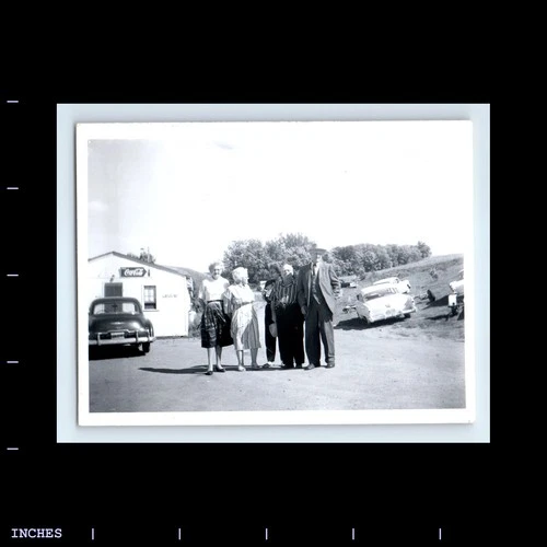 Vintage Photo MEN WOMEN CLASSIC CARS COCA-COLA SIGN