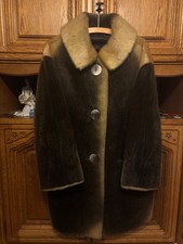 Nutria Pelzmantel in Braun Beige mit Knöpfen, Größe 38, Handgefertigt