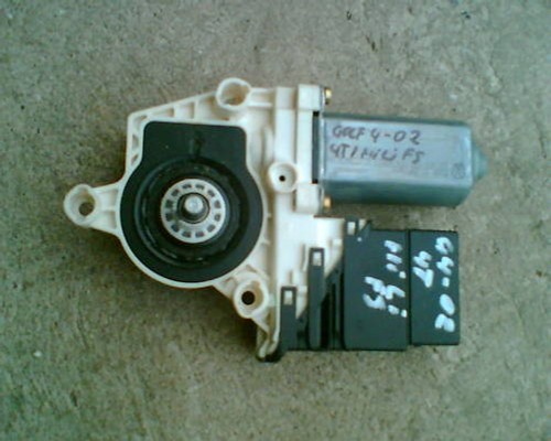 VW Golf 4 bj02 Fensterhebermotor Motor hinten links