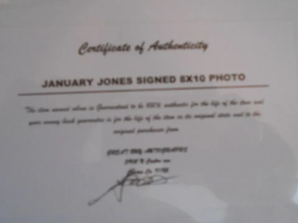 JANUARY JONES * BOOBS * RED HOT * HAND SIGNED 8 X 10' W/COA