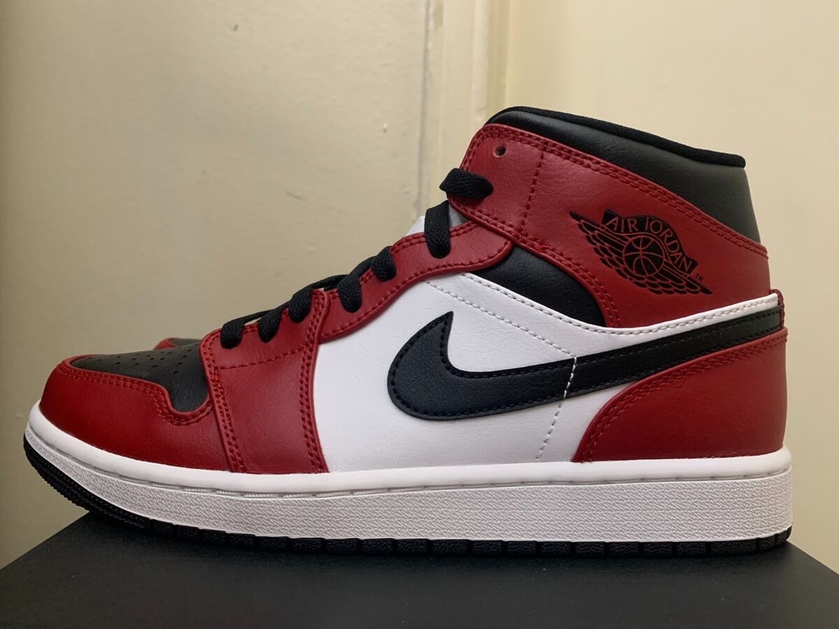 SIZE 8 - Nike Air Jordan 1 Mid Chicago Black Toe 554724 069 SIZE 8 - Nike Air Jordan 1 Mid Chicago Black Toe 554724 069