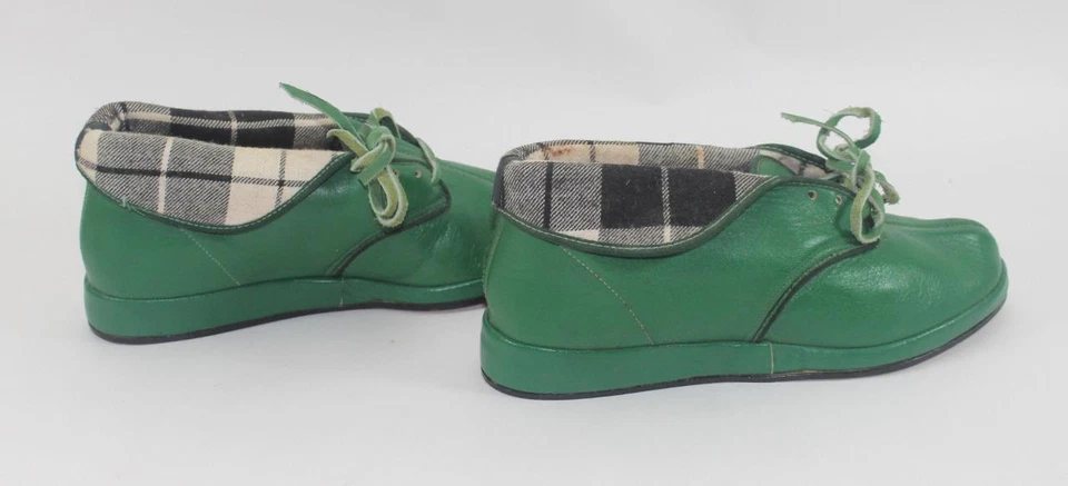 Vintage Green Leather Closed Shoe with Black Flannel Lining Womens 6.5M - Image 4 of 4