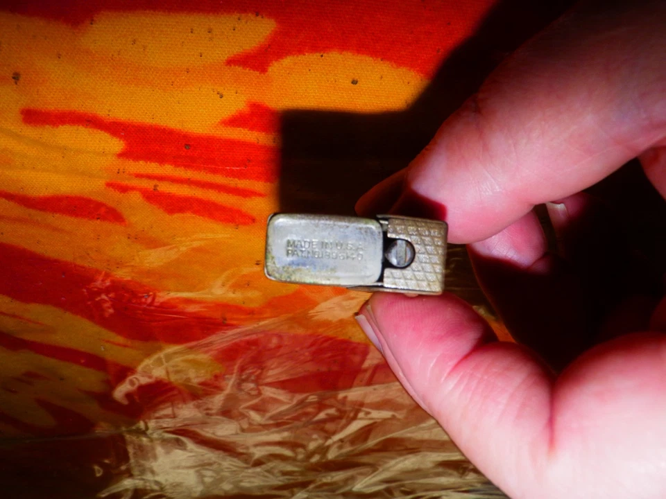 Encendedor Art Deco vintage ornamentado Regens exprimidor automático verde azulado años 30’s-40’s Foto 4 de 4