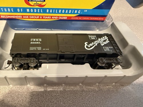 HO Athearn 92268 Chicago Burlington & Quincy 40’ Express Boxcar CB&Q #30027 | Condition: Used