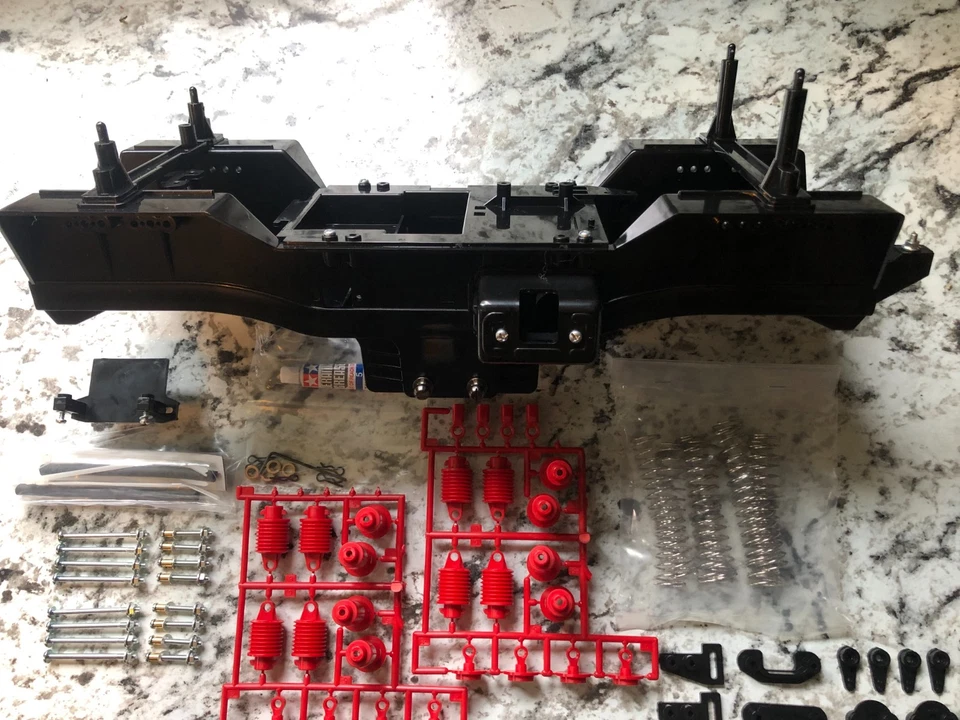 Chasis Tamiya Super ClodBuster con amortiguadores/hardware nuevo Foto 2 de 4