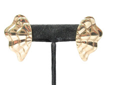 VINTAGE PIERCED EARRINGS RIBBED SIDE VIEW BUTTERFLY GOLD TONE 
