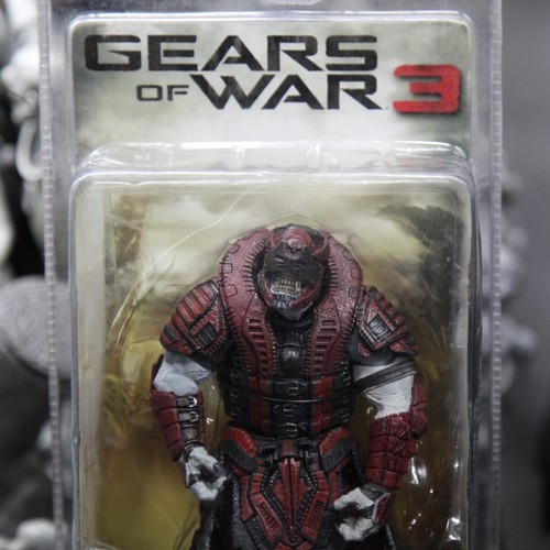 1pc/NECA Gears of War 3 Theron Sentinel includes Torquebow Action Figure Model - Picture 8 of 15