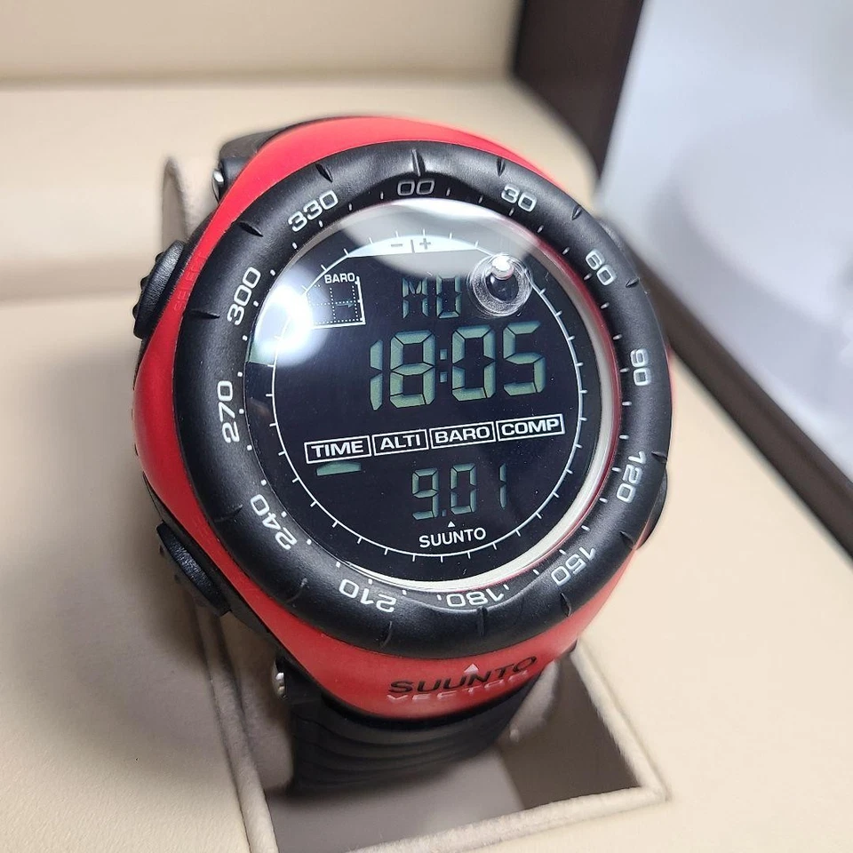 Reloj exterior SUUNTO Vector correa goma roja probado excelente estado Foto 4 de 4