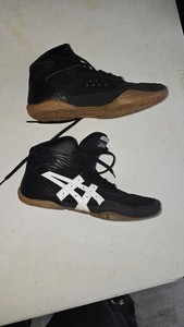black kids asics wrestling shoes us 4 1/2