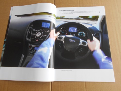 Ford Focus range original colour sales brochure - Picture 3 of 10