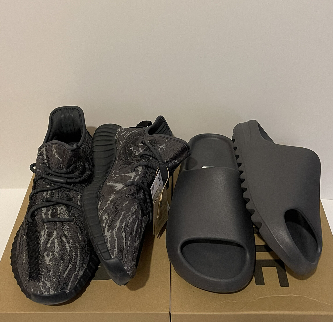 Adidas Yeezy Boost 350 MX Dark Salt Size 13 M & Yeezy SLIDE Adidas Yeezy Boost 350 MX Dark Salt Size 13 M & Yeezy SLIDE