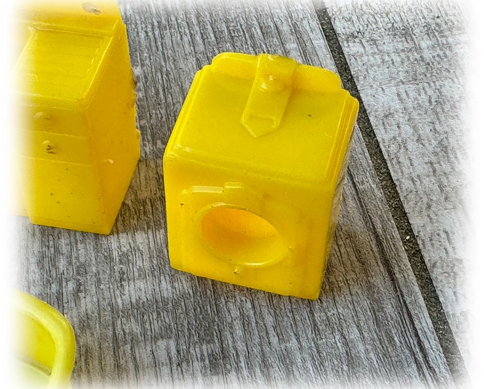 Lote De Colección 1950 Casa de Muñecas Amarillo Fregadero Lavadora Silla + Muebles Marx 1:24 Foto 2 de 4