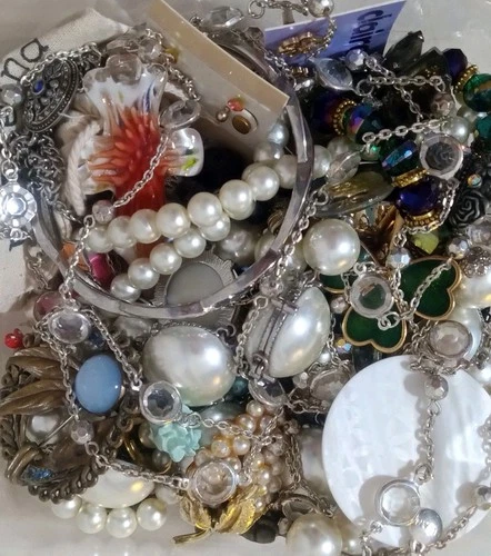 Vintage & Modern Estate Pretty Costume Jewelry Lot All Good & Wearable 1 Lb