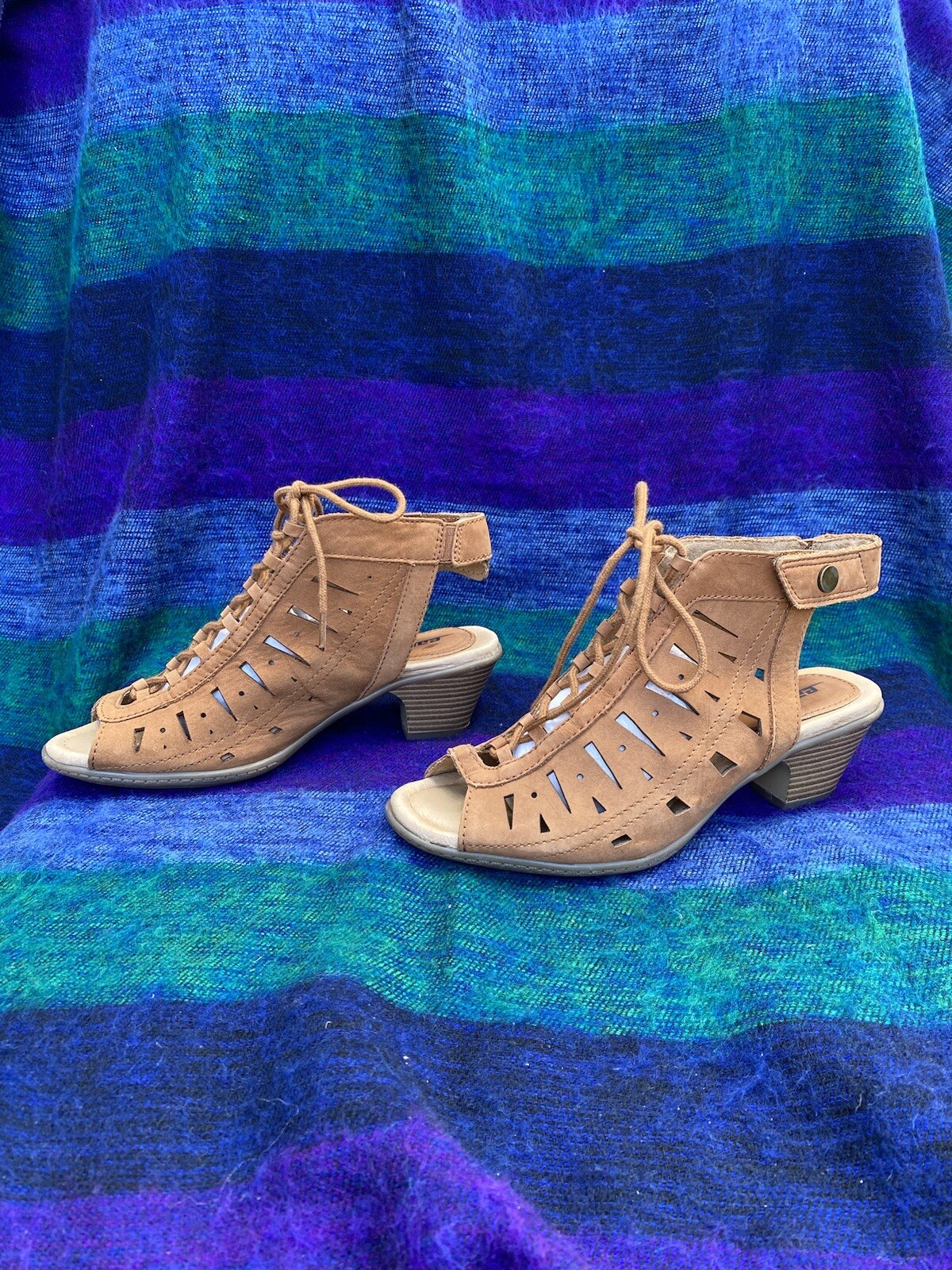 earth sandals kristen