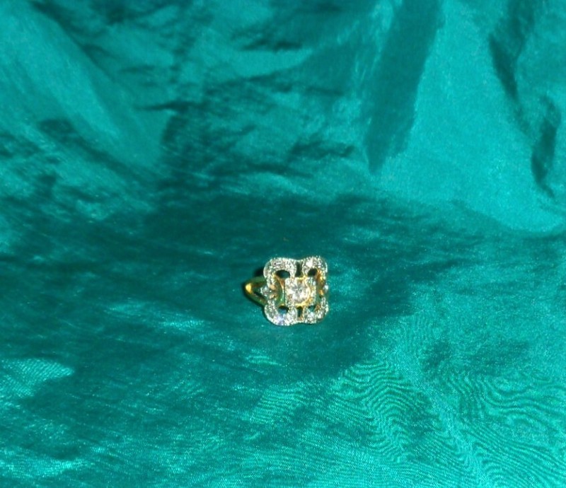 Unique, Classy, pretty, clear topaz ring, set in gold and silver plating, sz 6.5