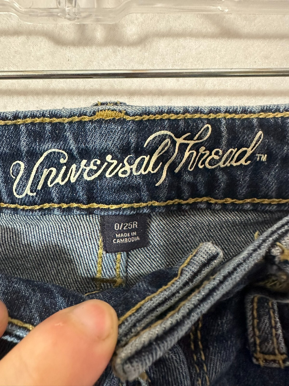 Universal Thread Medium Wash Long Blue Jeans Woma… - image 5