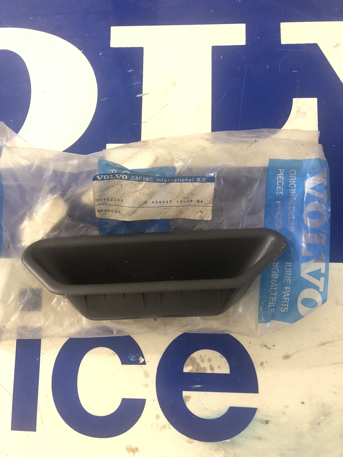 Cache poignée de porte Volvo 340 360 authentique référence 3206220 en plastique gris de qualité OEM