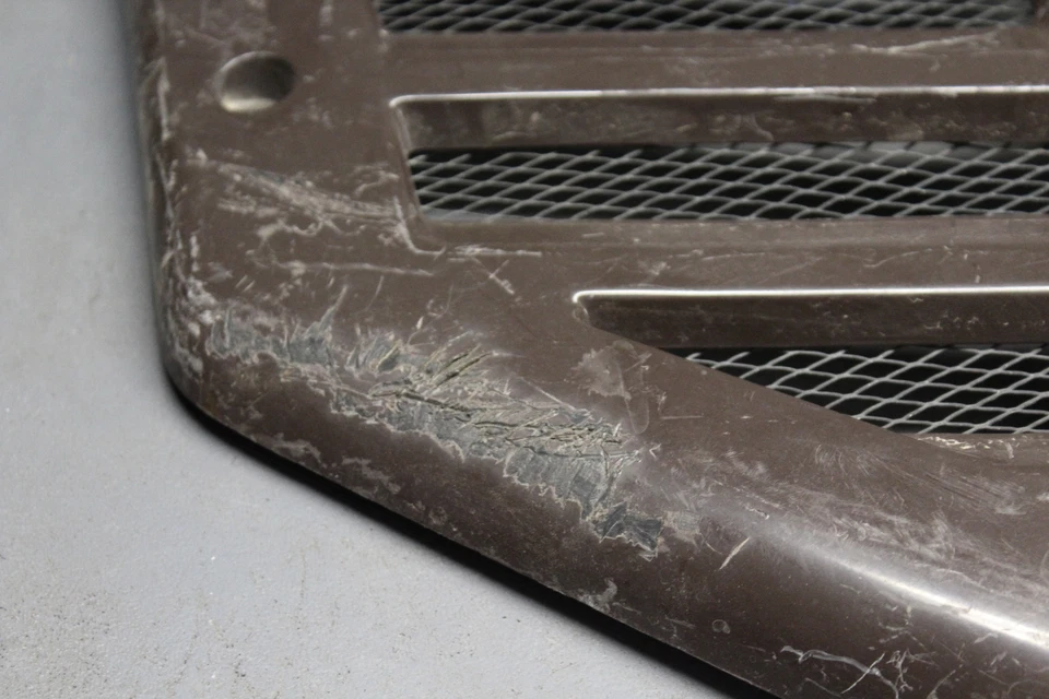 1983 Suzuki GS1100GK TAMPA CAPUZ DE VENTILAÇÃO ACABAMENTO DE PERSIANA MARROM 94445-49400 - Imagem 2 de 4