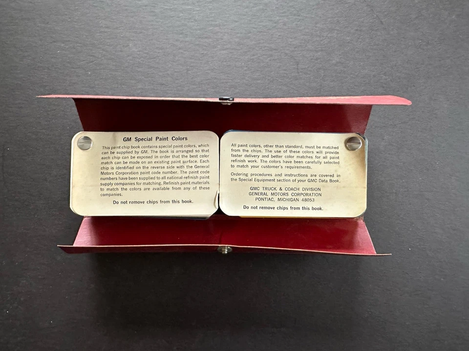 Folleto de ventas de concesionarios colores especiales flota de camiones GMC originales astillas de pintura Foto 3 de 4