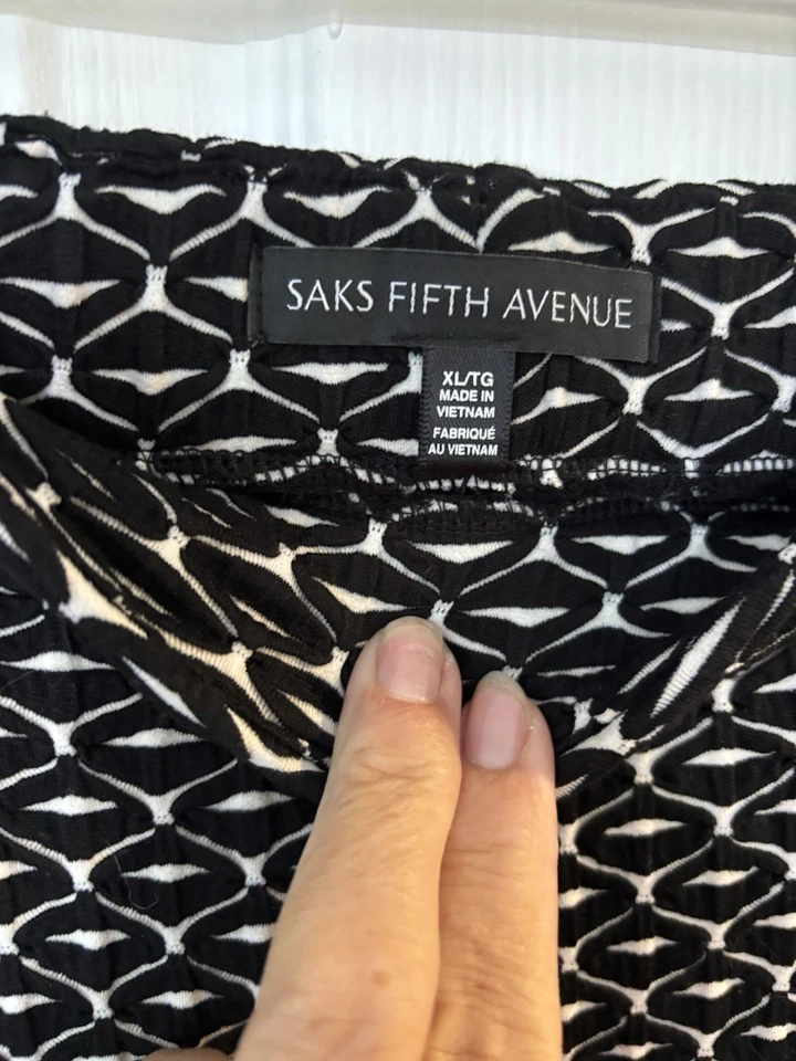Falda Saxs 5th Avenue negra y qué talla XL Foto 2 de 4