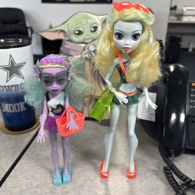 2016 Monster High Family Of Lagoona Blue Sister Kelpie 2-Pack Dolls Shoe Glasses