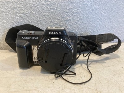 Sony CyberShot DSC-H10 8.1 MP Digital Camera Black Batteries Charger