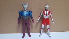 Lot Of 2 Bandai Ultra Hero Series 25 2013 -2012 Ultraman Saga 5.5" Vinyl Figures