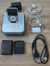 Apple iPod nano 3. Gen (4GB) mit Dockingstation und Zubehörpaket