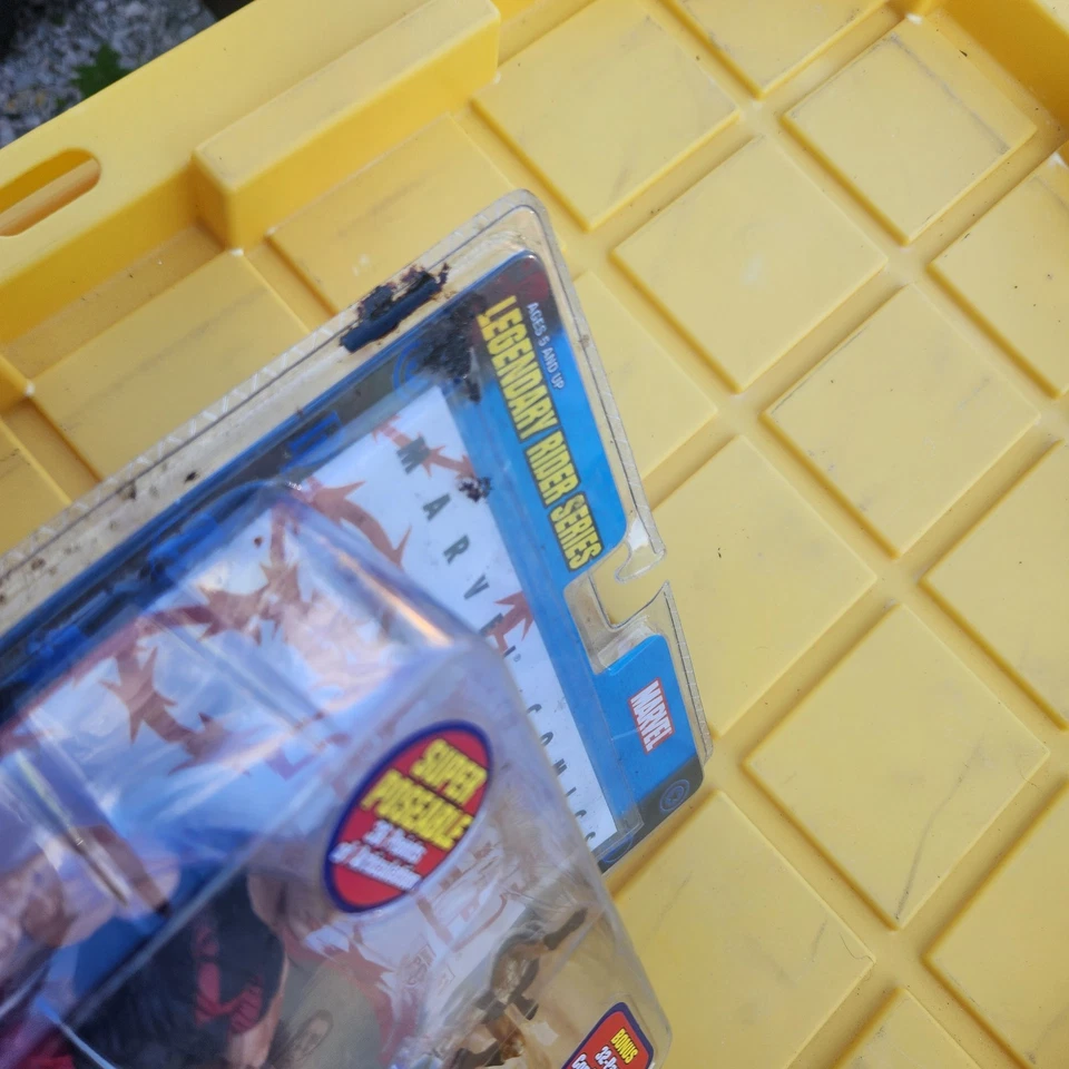 Figura Marvel Legends Legendary Rider Series Wonder Man 6" con chaqueta amarilla H64 Foto 2 de 3